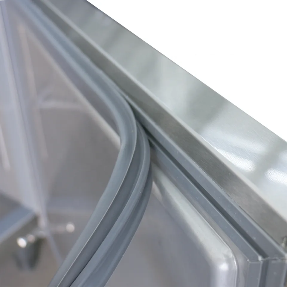 Réfrigérateur-congélateur vertical KR4 942L à quatre portes pour traiteurs et restaurants