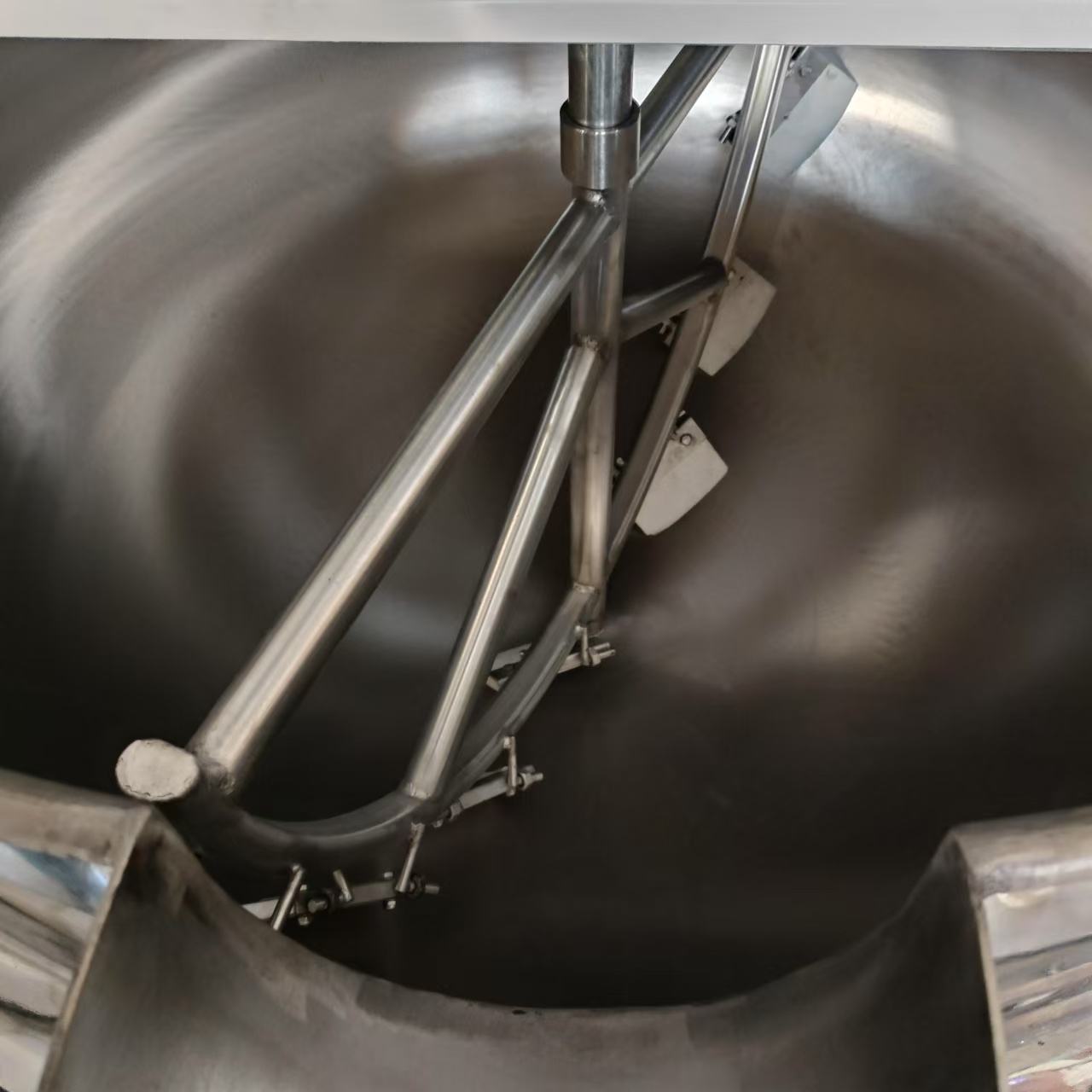 Panela de Cozimento com Camisa Aquecida Eletricamente em Aço Inoxidável SUS304 Capacidade 100-600L Modelos de Inclinação Manual