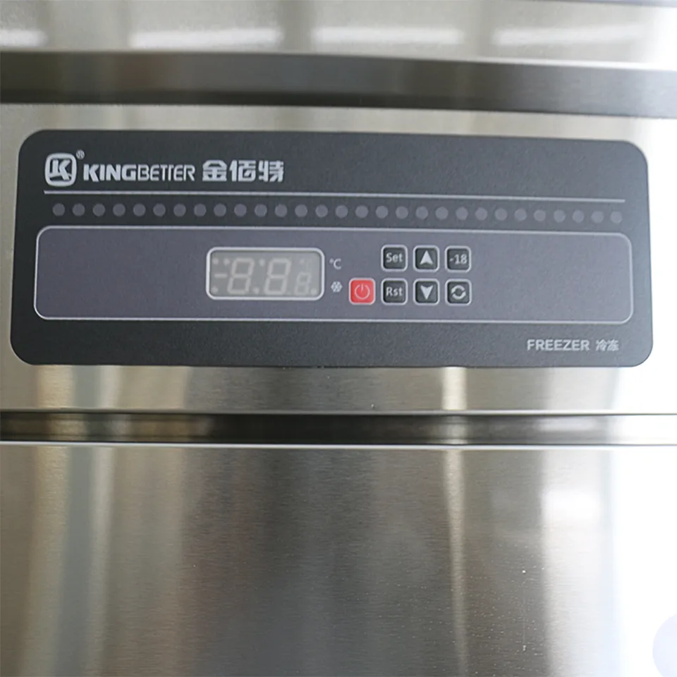 Réfrigérateur-congélateur vertical KR4 942L à quatre portes pour traiteurs et restaurants