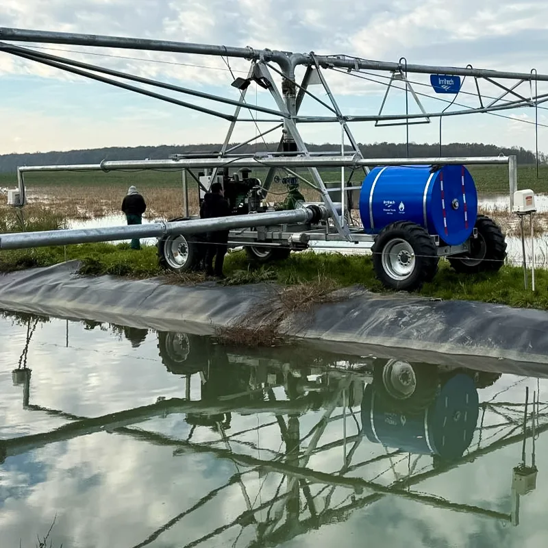 Sistema de riego de avance lineal de cuatro ruedas con guía GPS y tanque de fertirrigación